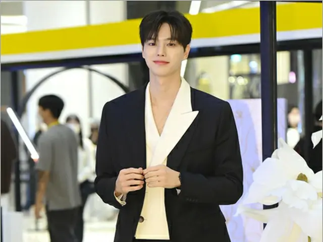 송강, 잠실, AVENUEL에서 열린 Magnolia Days 팝업 스토어 오픈 이벤트에 참석. .