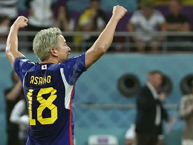 축구 월드컵, 일본이 강호 독일을 2-1로 꺾는다. 극적 역전 승리를 한국 언론도 크게 보도. 한국은 일본 시간의 오늘(24일) 22:00~우루