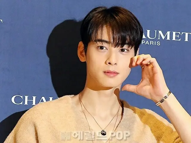 차우누(ASTRO), CHAUMET(쇼메)의 포토월 이벤트에 참석. 16일 오후 롯데백화점 Avenual 잠실점. .
