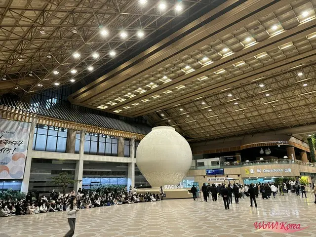 현재 김포국제공항… ‘나니와 남자’ 미치에다 슌유의 출국을 내려다보며 이미 팬들이 모여 있다. . ●오후 8시경의 비행기로 출국 예정.