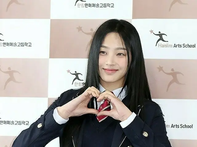 NewJeans Minji attended the graduation ceremony of Hanlim Performing Arts HighSchool. . .