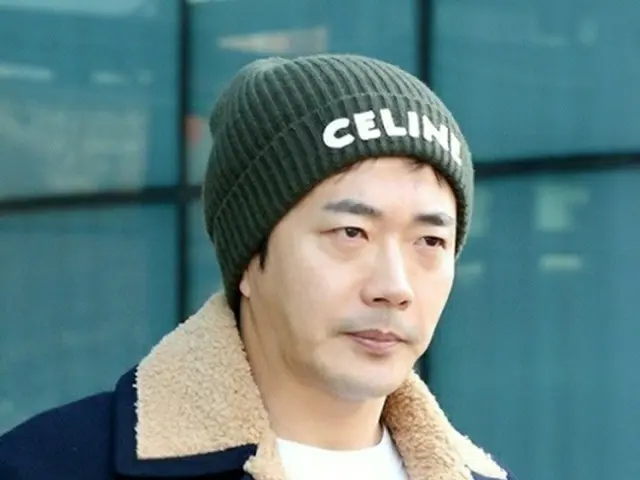 Actor Kwon Sang Woo denied the report of him selling Seongsu-dong land for 62billion won. . .