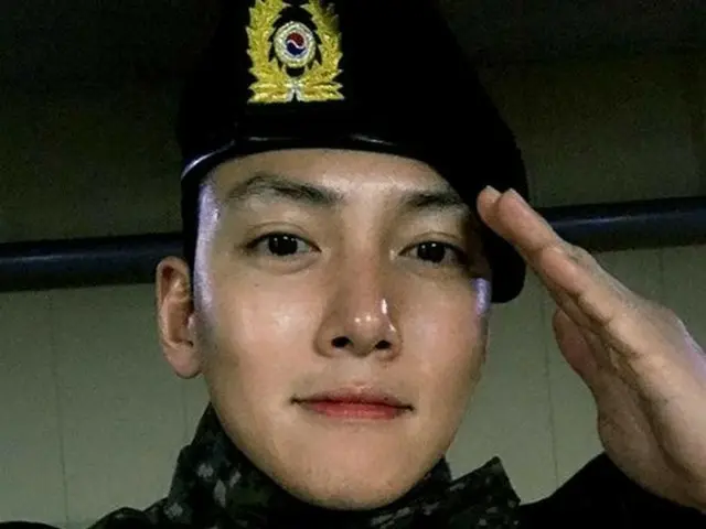 Actor Ji Chang Wook, military uniform appearance on SNS released.