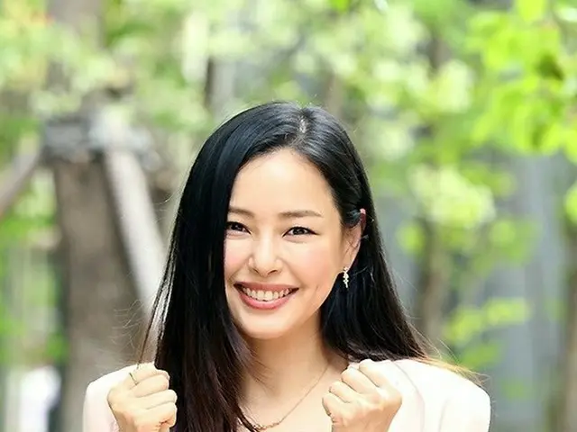 Actress Lee HAN went to JTBC for ”Newsroom” recording. . .