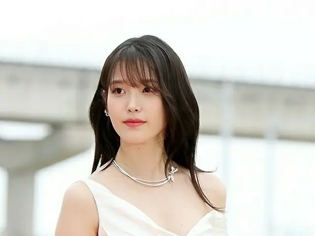 IU appeared on the ”59th Baeksang Arts Awards” red carpet. . .