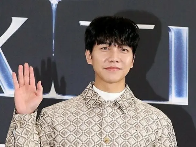 Lee Seung Gi suddenly deleted all of his Instagram posts. This may be himexpressing his feelings abo