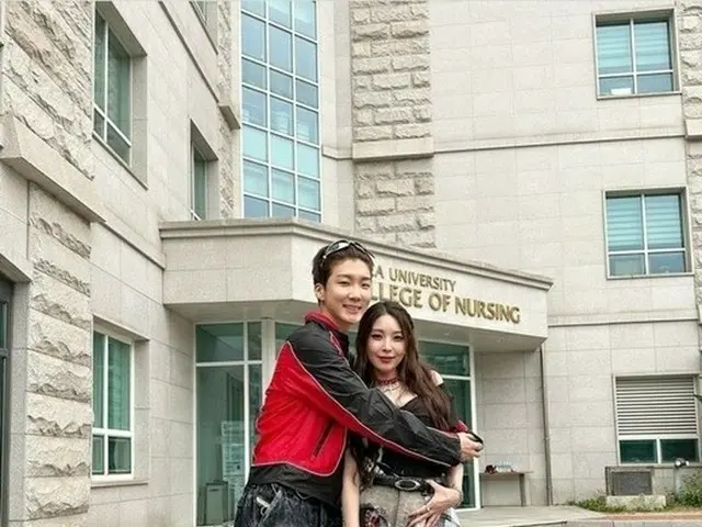 BoA released a two-some shot with Lee Seung Hoon (WINNER). . .