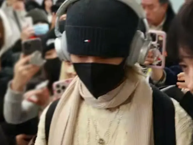 '스트레이 키즈' 현진, 11/30 오후 제주도에서 김포공항 국내선에 도착하는 모습.