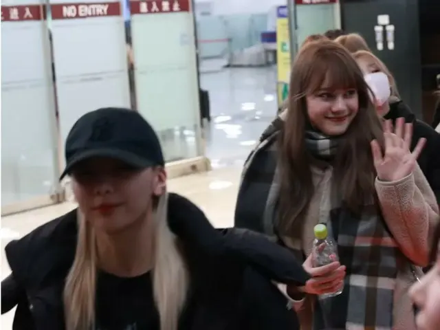 NiziU, 23일 오전 김포국제공항 도착 모습.