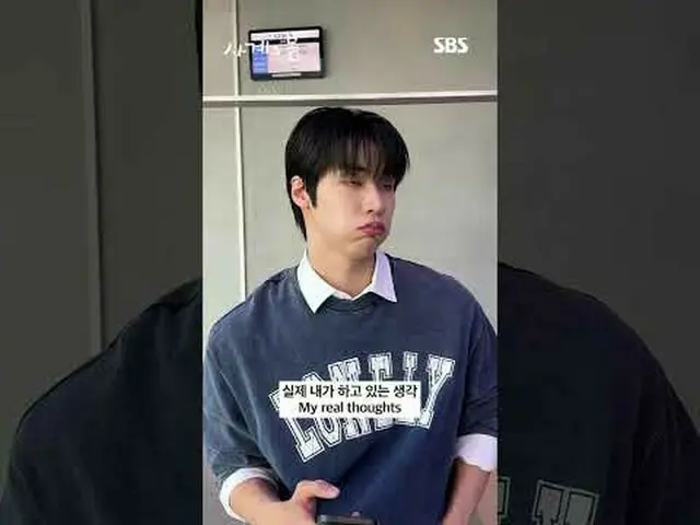 케이팝_  최고 밴드그룹의 스타 '사계'가 팀에서 퇴출당하고, 우여곡절 시작된 대학 생활 중 운명처럼 '김봄'을 만나 멋지게 재기하는 청춘 음악