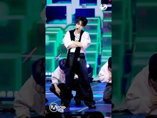 Chill한 천러냥이 귀 튀어나왔어요..🐈‍⬛<br><br>More from #M2? :D<br><br>Facebook:   <br>X:   