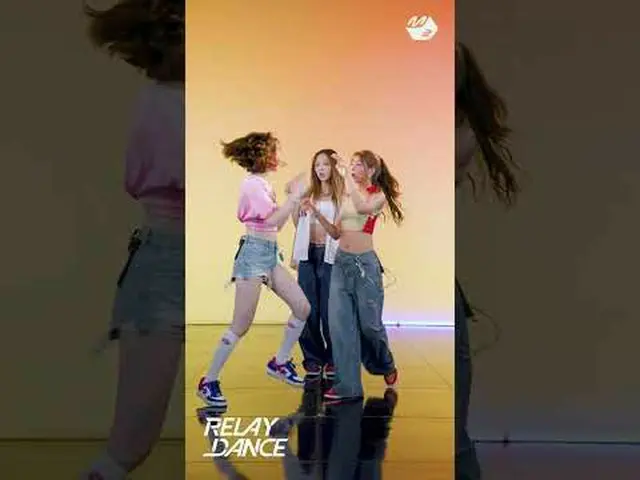 퀸즈아이_  'Feel the Vibe' 릴댄 하이라이트_  | 릴레이댄스<br><br>More from #M2? :D<br><br>Facebo