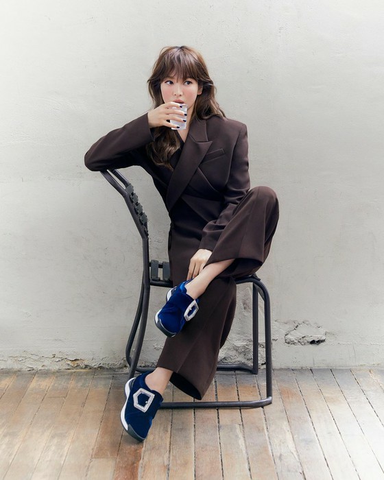 배우 송혜교, 인스턴스에 근황 공개 ... 세월을 거스르는 동안 인 미모