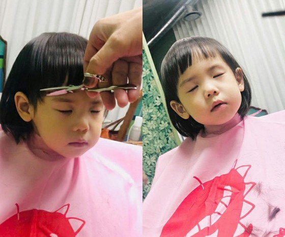 유진 (에스 이에스), 차녀 로린 씨가 이발하는 모습을 공개 ... 장녀 로히 제대로 쌍둥이 코데 같은 앞머리에서 거의 마무리