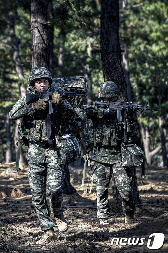 진짜 남자가 된 '샤이니'최민호 병장 제대 전에 휴가를 반납하고 훈련에 참가