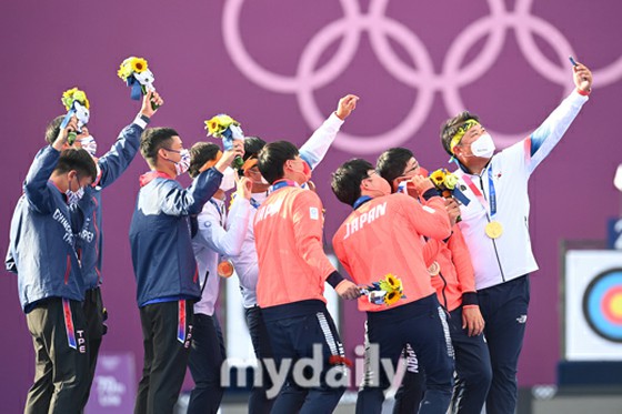 "함께 사진 찍자"남자 양궁 한국 주장의 제안 "한일 대의 미소"이것 이야말로 올림픽의 정신과 화제