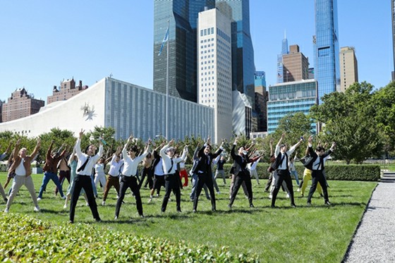'방탄 소년단'의 'Permission to Dance "퍼포먼스 공개 하루 만에 조회수 2700 만회
