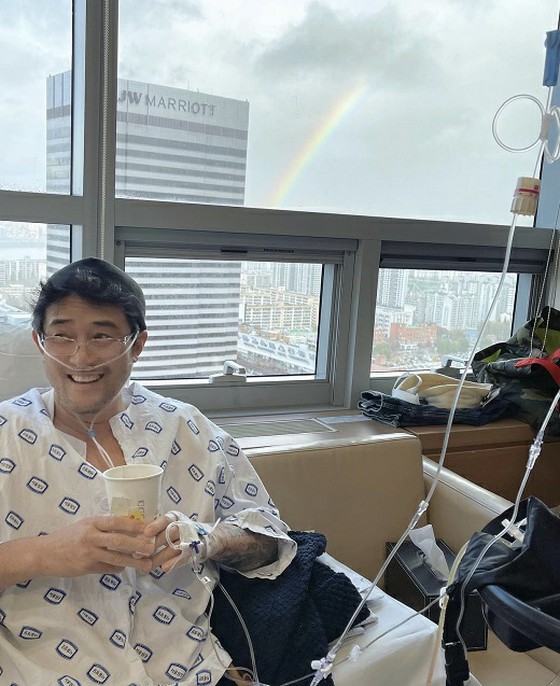 배우 최민수&강주은, ‘응원과 기도로 빨른 회복’ 함께 감사… 오토바이 사고로 수술 후 밝은 근황 공개