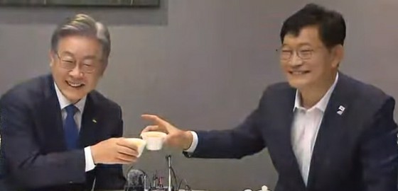 한국 대통령 선거, 상대 후보를 '친일 가문'과 비난 '윤석의 1세 생일 사진에 일본 지폐'=여당 대표