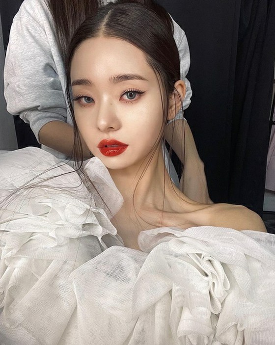넷플릭스 '솔로지옥' 출연 송지아, 좌우로 다른 크기의 눈이 매력적