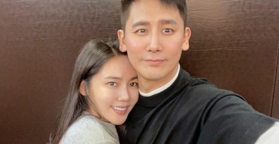 '한중커플'추자현&유샤오광(우효광) 부부, 약 7개월 만의 근황으로 슈퍼 러브 러브샷