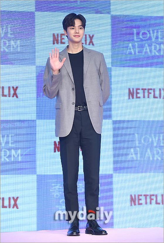 배우 송강, “간짱” 이와타 고전(EXILE)에게 꽃의 선물 “어떤 연결?”이라고 화제에