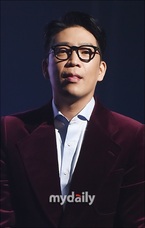 가수 MC몽, 현금 7만 달러를 신고하지 않고… 공항 세관에서 적발