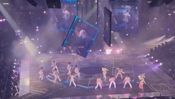 홍콩 아이돌 공연에서 '600kg의 대형 스크린'에 휘말린 댄서, 기적적으로 의식회복=한국보도