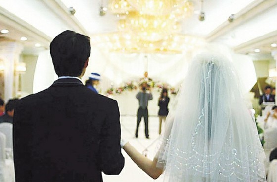 “왜 결혼하는 거야?” 한국을 닮은 중국… 초혼자 수 8년 전의 절반에 = 한국보도