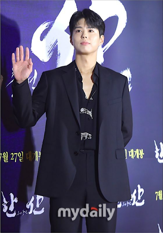 배우 박보검, 하이비 이적설 불거져…'BTS'나 'LE SERAFIM'들과 패밀리 될까