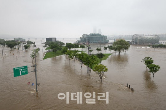 '홍수경보에도 차량 규제 없음' 골든타임을 놓친 인재 = 한국