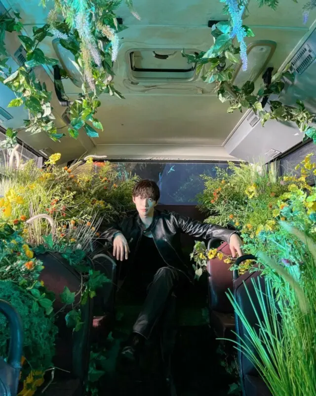「2PM」イ・ジュノ、植物がいっぱいな空間の中でセクシーからキュートまで2