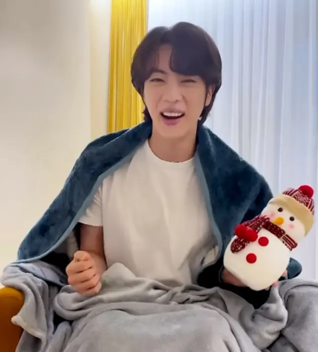 「BTS」JIN、軍服務中に新年を迎えてファンにメッセージ