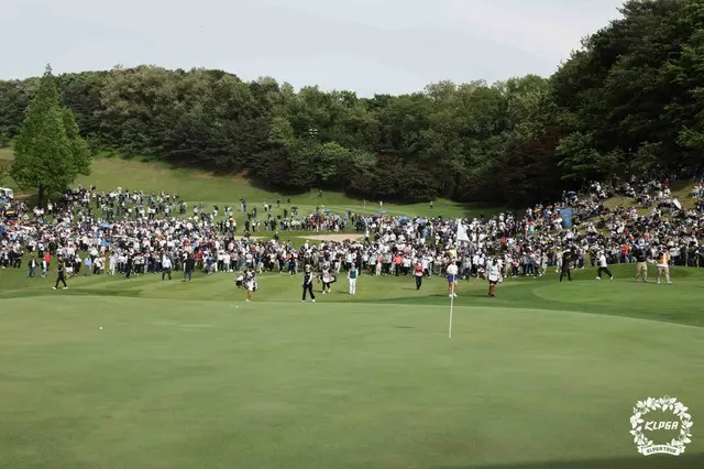 最終日18番ホールのグリーンに多くのギャラリーが集まった（写真：KLPGA）