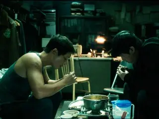 Song Joong Ki 주연 '이 힘들지 않은 세계에서', 수제 치게를 마주보고 손잡고 탐하는 2명의 본편 영상 해금