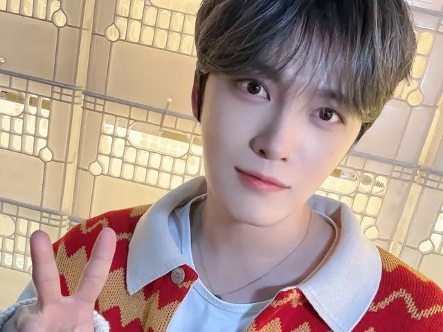 ジェジュン、明るい表情でかわいくピース…“コンビニレストラン 皆さんよくご覧になりましたか？”