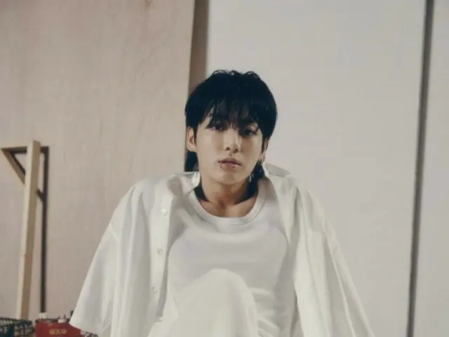 JUNG KOOK 'Standing Next to You' 유튜브 공식 오디오 동영상, 조회수 1억회 돌파
