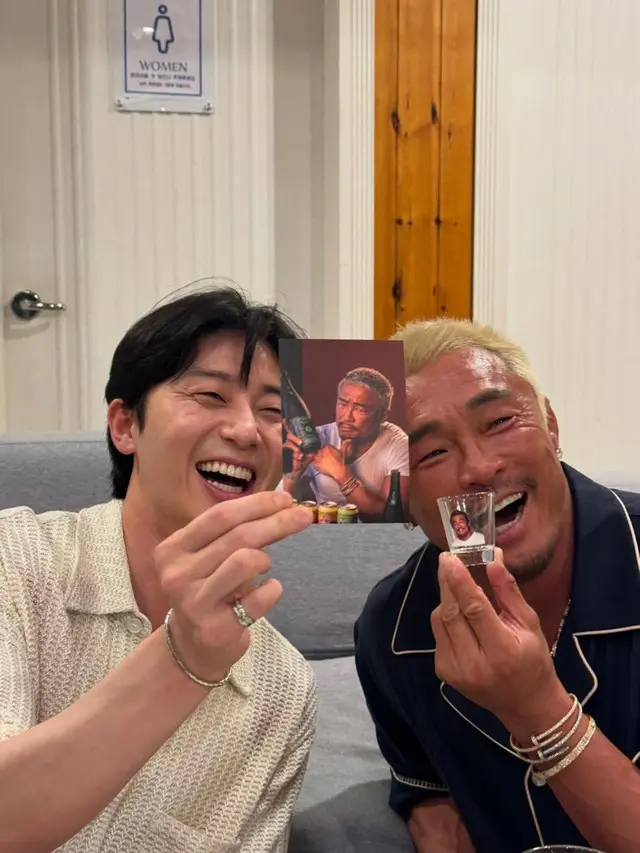 秋山成勲、「梨泰院クラスの台本をプレゼントにもらった」