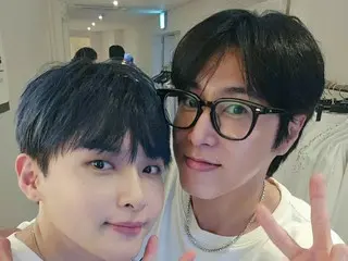 'TVXQ' 유호(U-KNOW), 'SUPER JUNIOR'의 데뷔 20주년 콘서트를 관람…