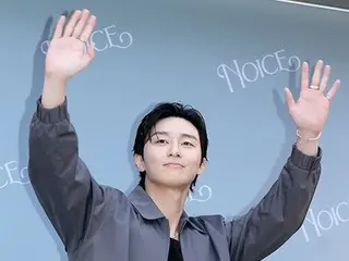 [포토] 배우 박서준, 패션브랜드 팝스토어 오픈 이벤트 참가… 양손을 들고 인사
