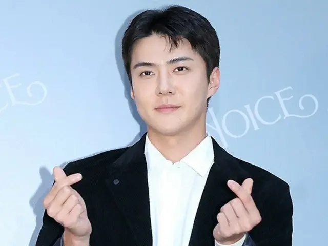 【포토】「EXO」세훈, 패션 브랜드의 팝 스토어 오픈 이벤트에 참가… 더블 손가락 하트로 인사