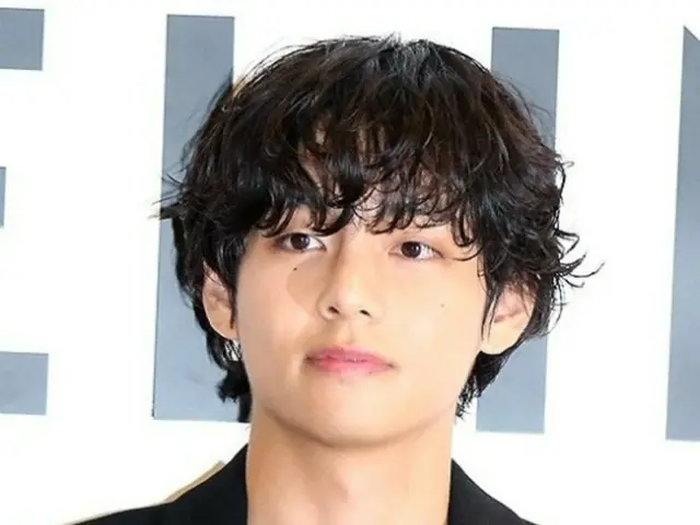 'BTS' V, “함께 모미 사냥에 가고 싶은 남성 스타”의 투표로 1위!