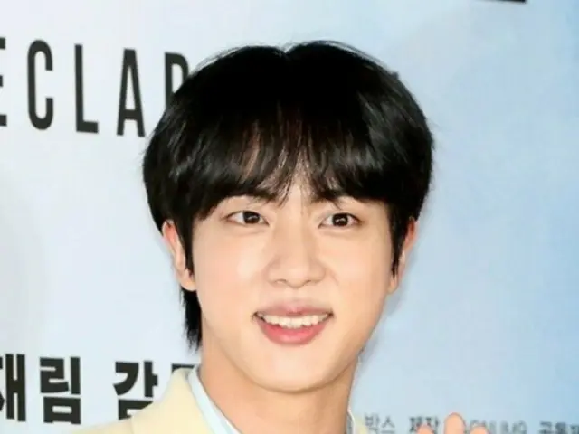 'BTS' JIN, 쇼트패딩 광고에 딱 맞는 스타로 1위