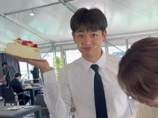 ‘샤이니’ 민호, 멤버나 스탭의 생일 축하 서프라이즈에 귀여운 미소(동영상 있음)