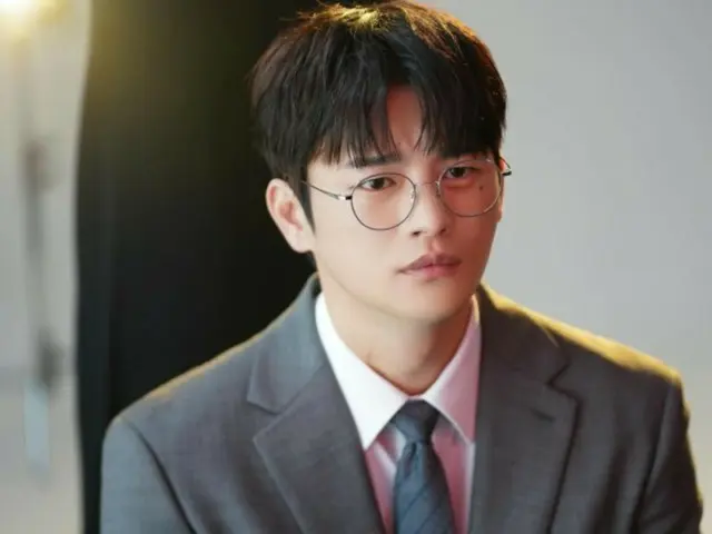 Seo In Guk, 정반대의 매력에 감탄 넘치는… 포스터 촬영과 제작 발표회 비하인드 공개(동영상 있음)