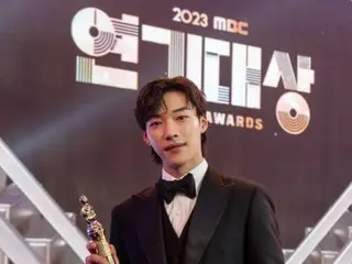 배우 Woo DoHwan, 'MBC 연기대상'에서 최우수상을 수상…“배우는 지키기가 어려운 직업”
