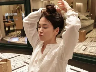 배우 송혜교, 흰 셔츠에 데님의 자연스러운 모습… 귀여운 여신 비주얼