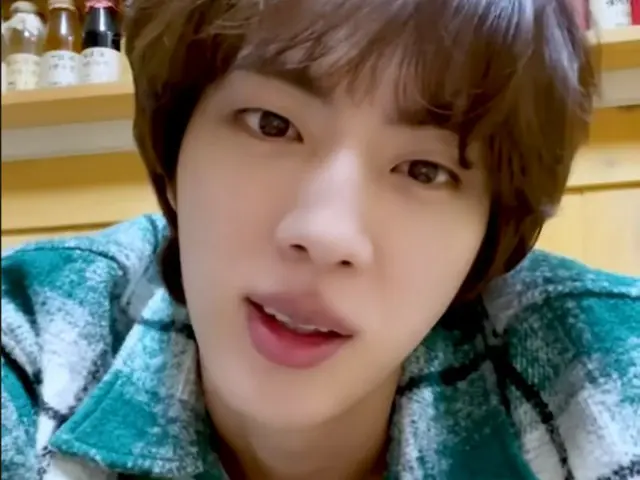 「BTS」JIN, 군 복무중에도 팬에게 인사… 「여러분에게 항상 만나고 싶다」