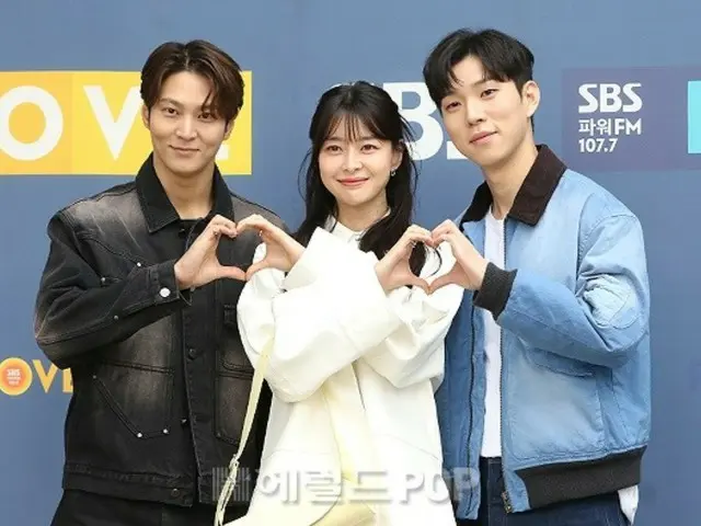 【포토】JooWon&권나라&Yoo InSoo, 트리플하트…라디오 출연을 위해 왔습니다