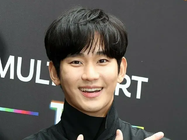 【포토】배우 김수현, 워치브랜드 팝업스토어 오픈 기념 이벤트 참가… 올블랙으로 시크한 매력